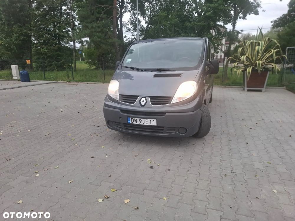 Renault Trafic Grand Passenger Black Edition - 3
