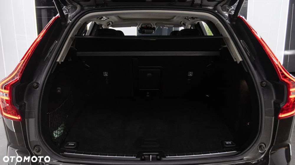 Volvo XC 60 T6 Plug-In Hybrid AWD R-Design - 35