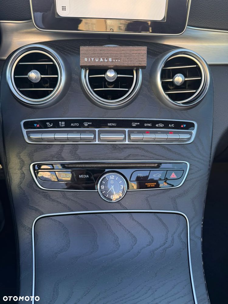Mercedes-Benz Klasa C 300 9G-TRONIC - 23