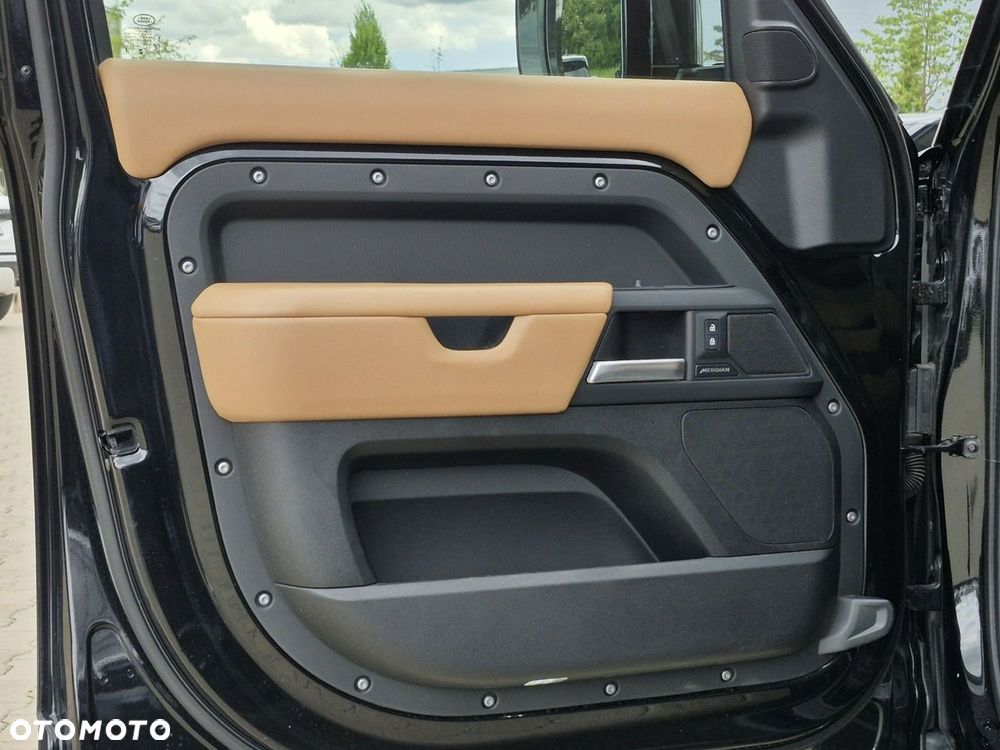 Land Rover Defender - 20