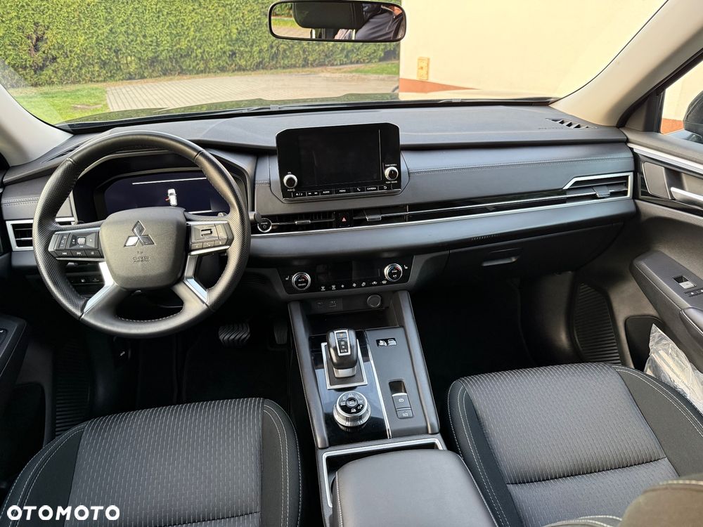 Mitsubishi Outlander - 26