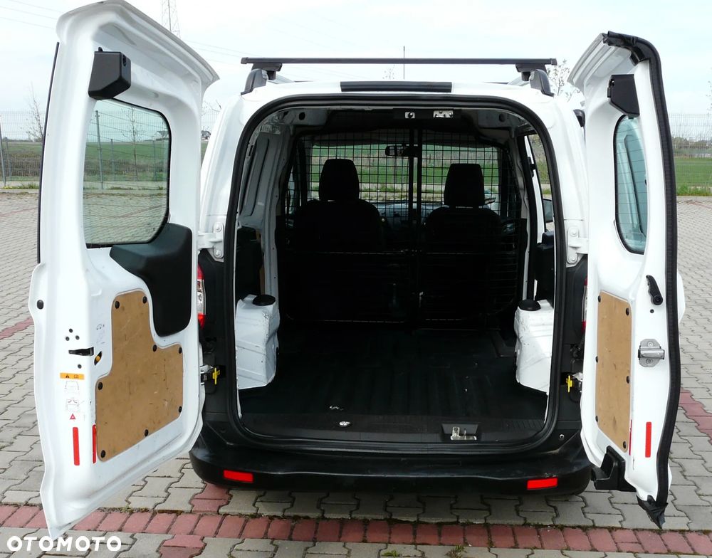 Ford Transit Courier - 19