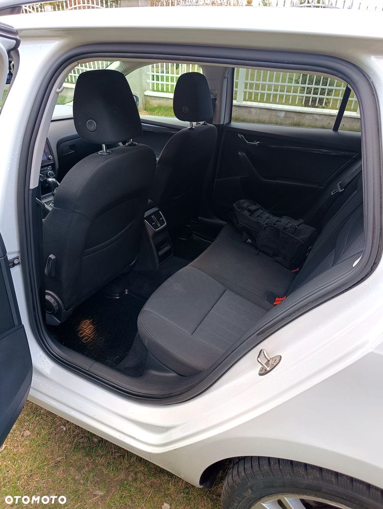 Skoda Octavia 2.0 TDI Ambition DSG - 9