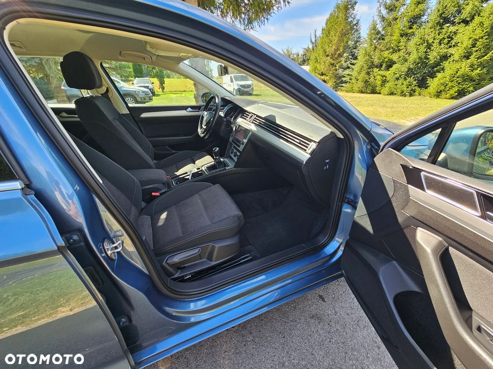 Volkswagen Passat 2.0 TDI (BlueMotion Technology) Trendline - 5