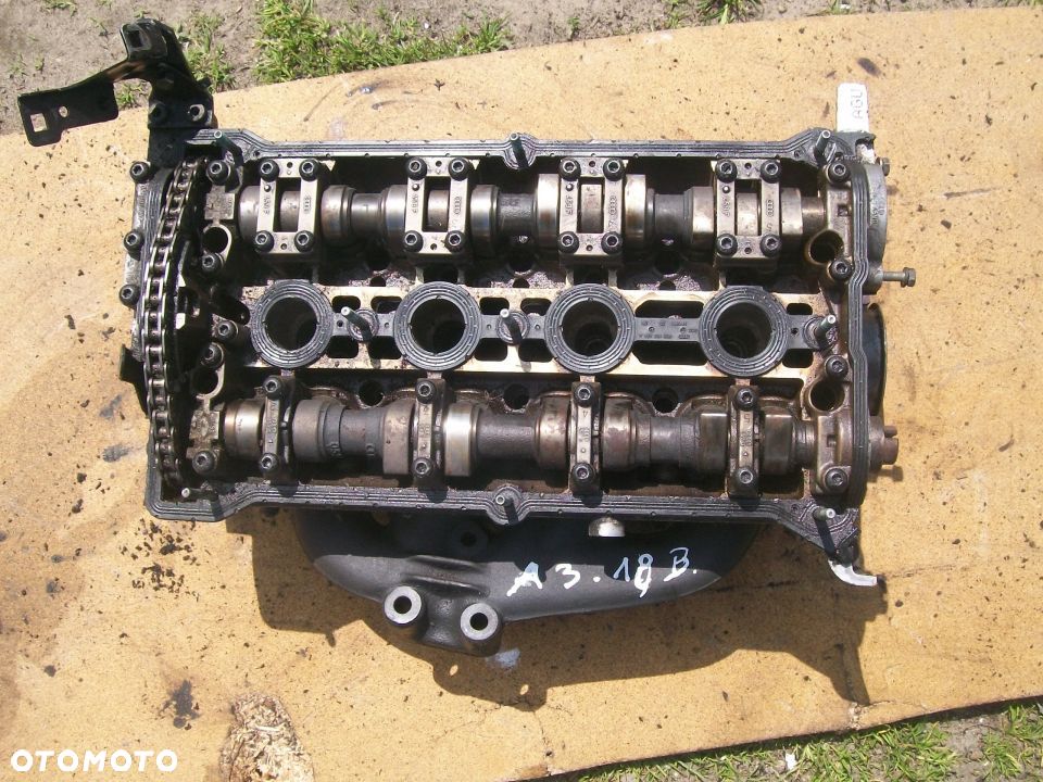 głowica audi a3 golf 1,8 058103373A - 1