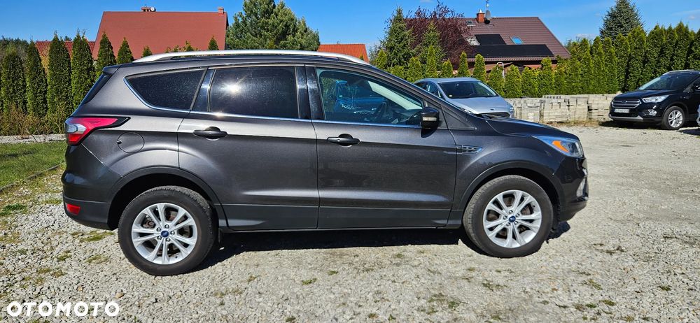Ford Kuga 2.0 TDCi 2x4 Titanium - 4