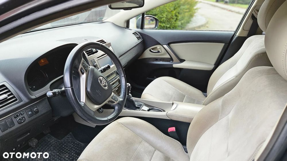 Toyota Avensis 2.0 D-4D Premium - 2