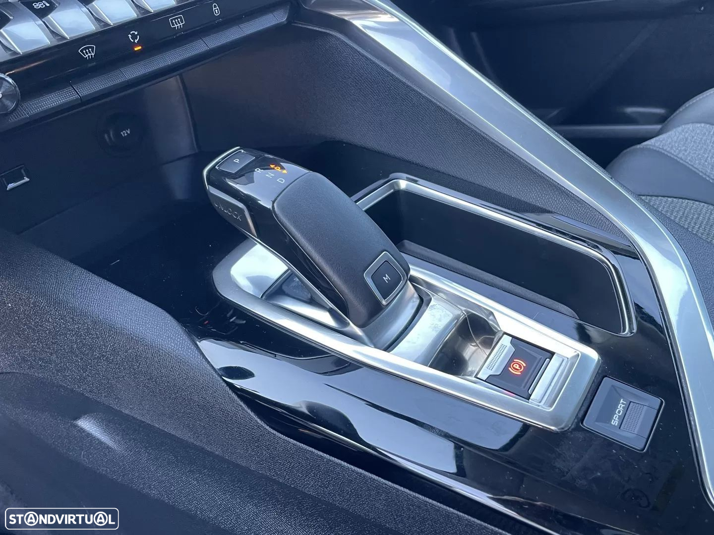Peugeot 5008 1.2 PureTech Allure EAT8 - 24