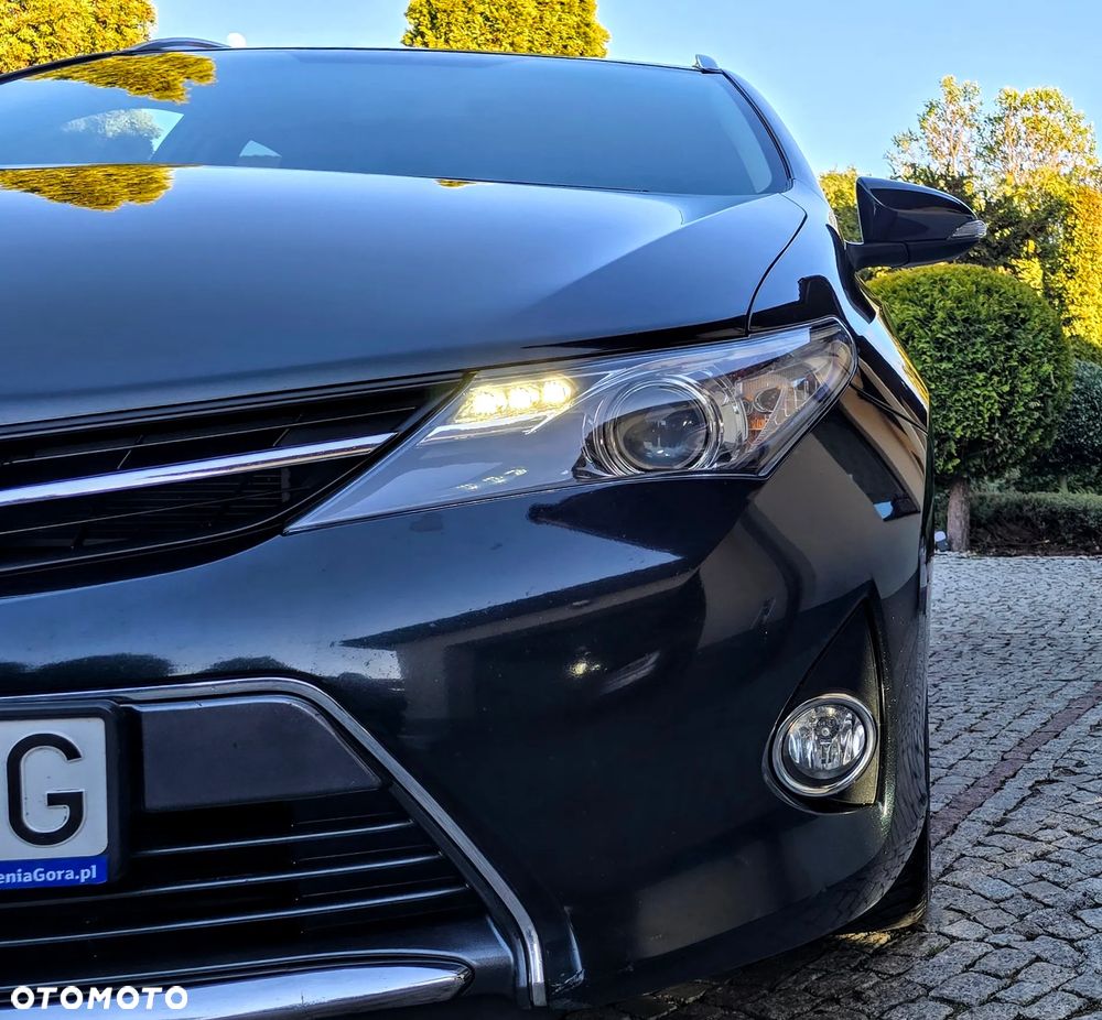Toyota Auris 1.8 HSD Prestige - 30