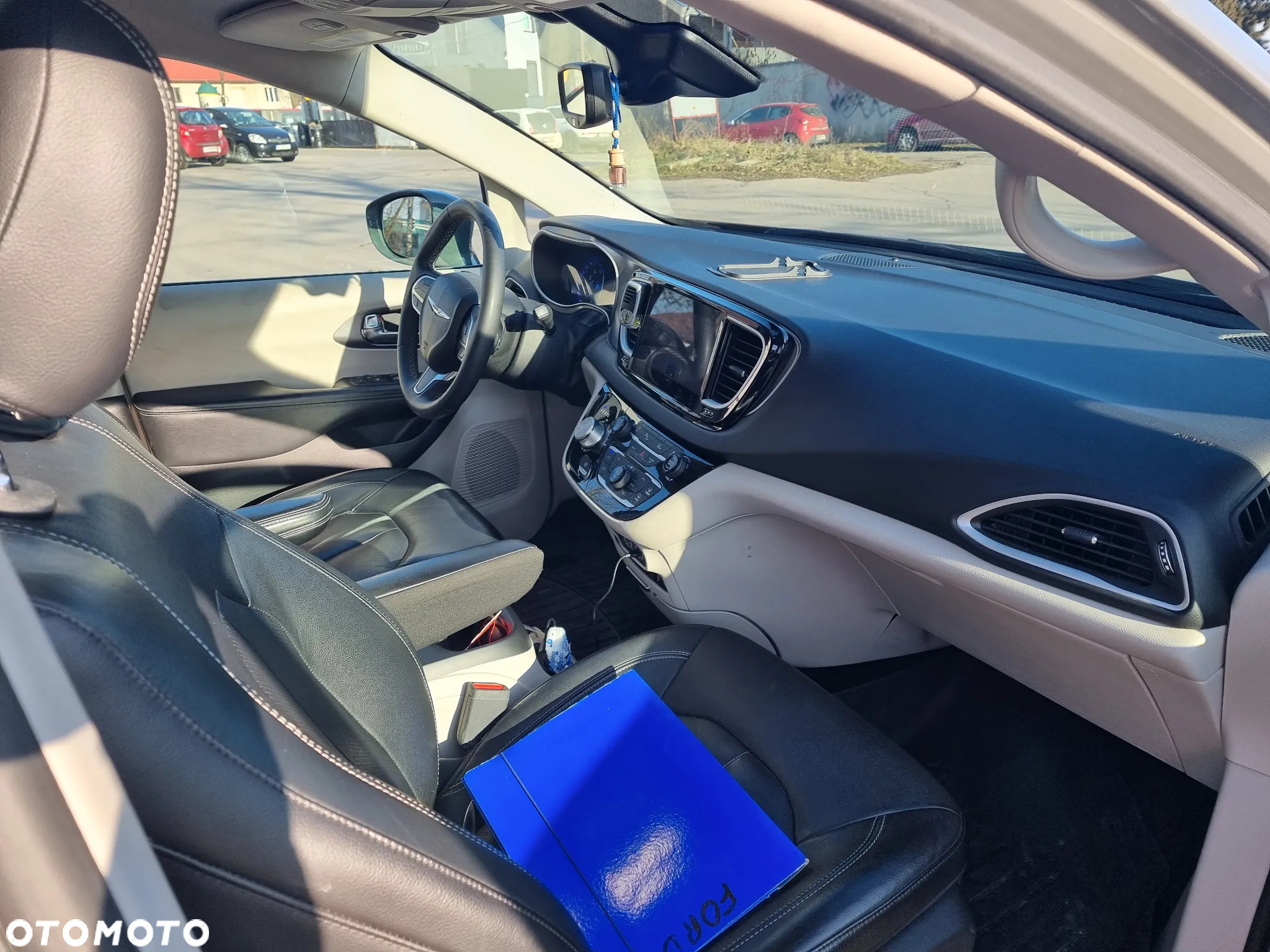 Chrysler Pacifica - 17