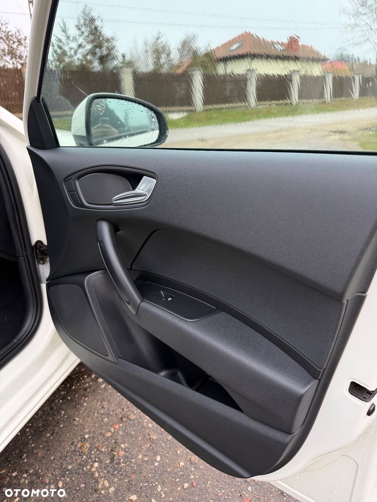 Audi A1 Sportback 1.6 TDI S line edition - 16