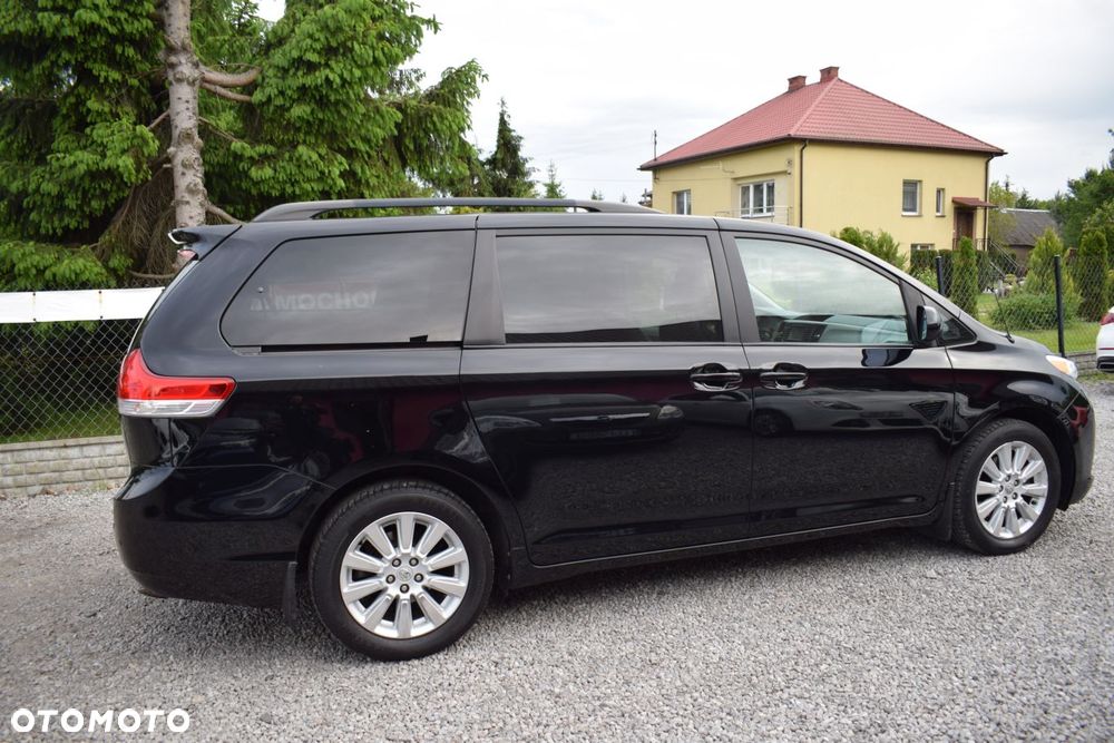 Toyota Sienna - 2