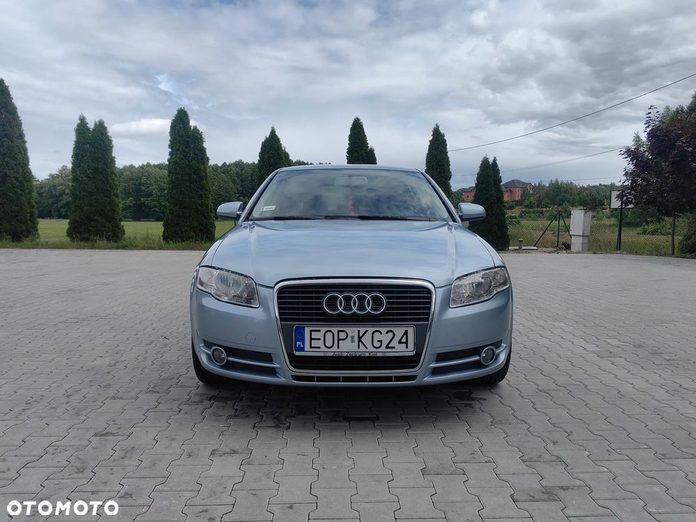 Audi A4 Limousine - 1