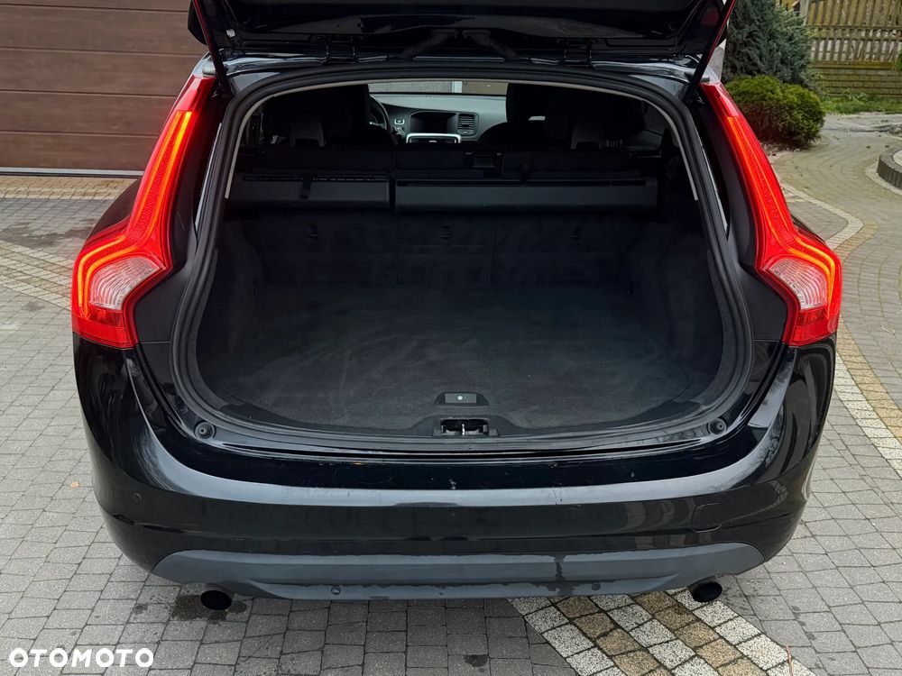 Volvo V60 T3 Momentum - 16
