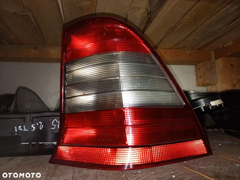 Mercedes c-klasa 202 kombi tylna lampa dymiona org - 1