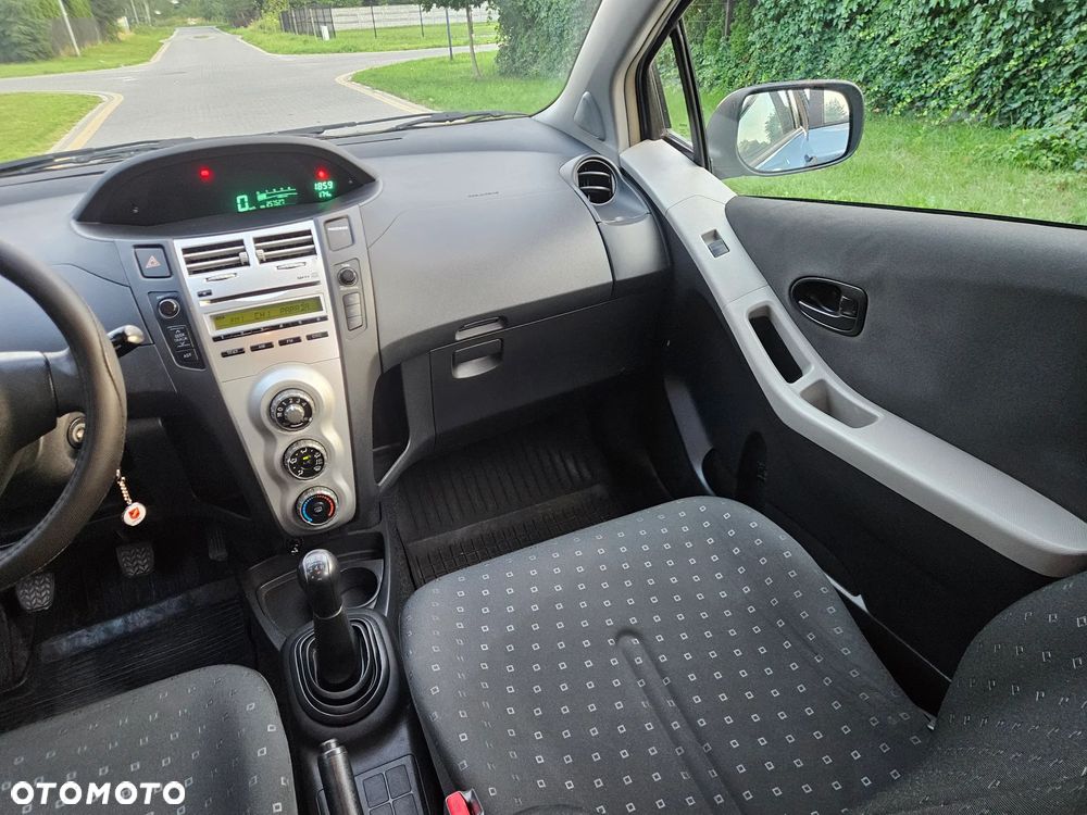 Toyota Yaris - 17