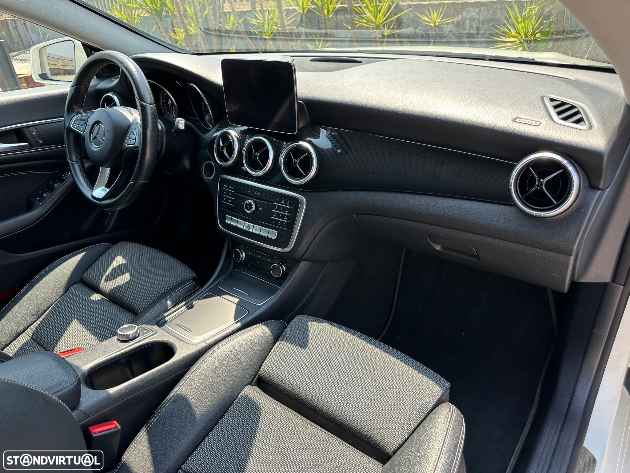 Mercedes-Benz CLA 180 Shooting Brake d 7G-DCT Urban - 13