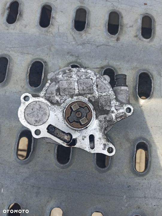 Pompa paliwa hamulcowa vacum vw t5 2.0 TDI 03L145100 - 2