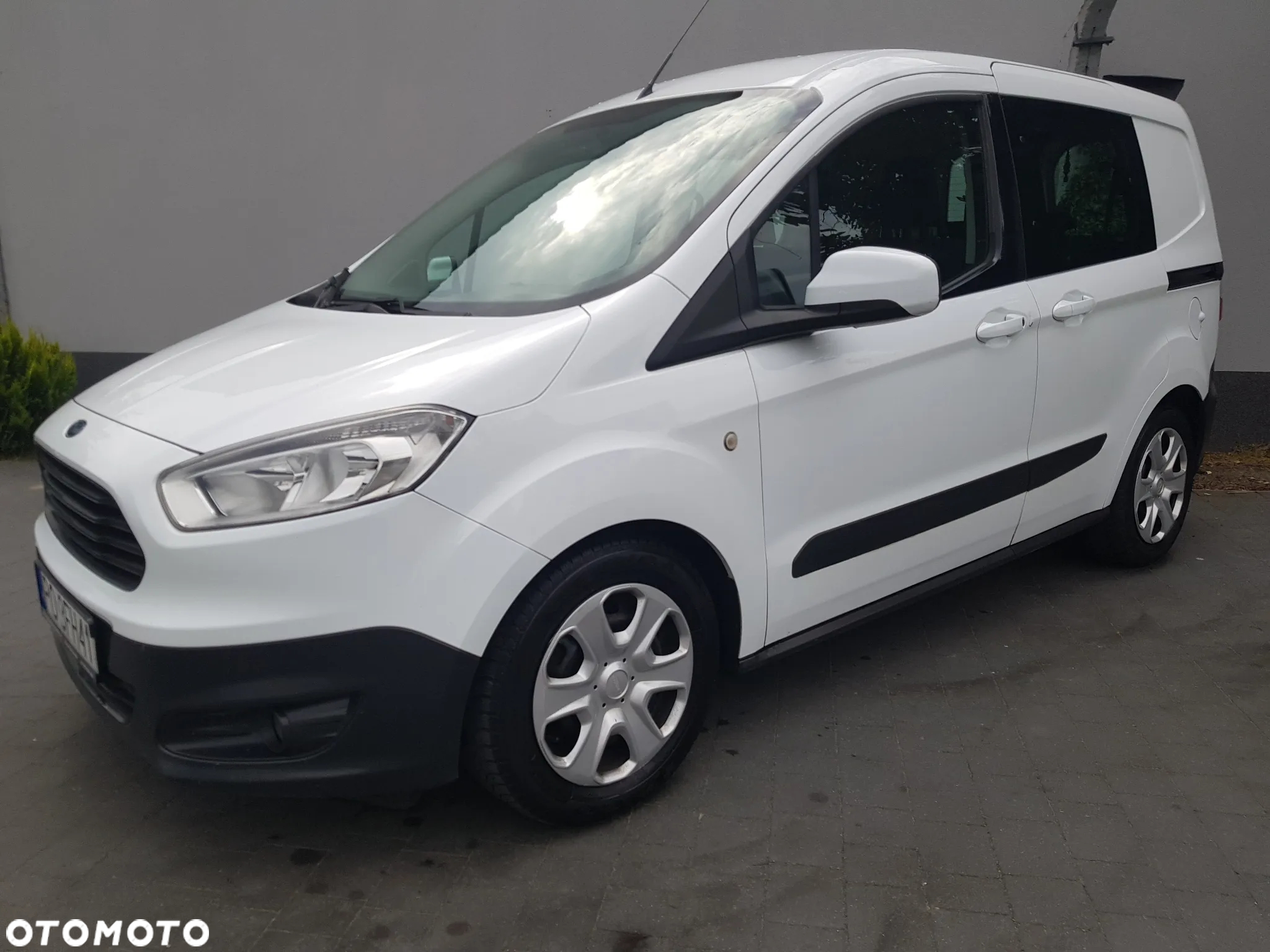 Ford Tourneo Courier 1.5 TDCi Trend - 22