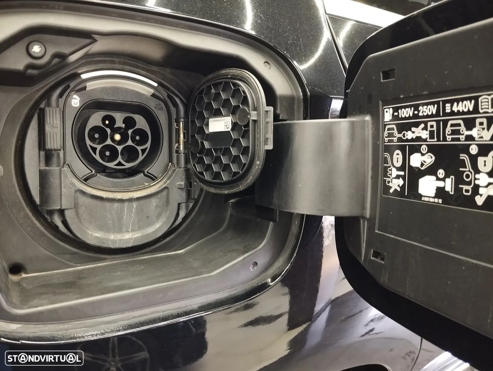 Mercedes-Benz A 250 Limousine e AMG Line - 11