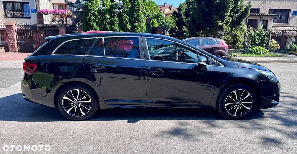 Toyota Avensis 1.8 Premium - 14