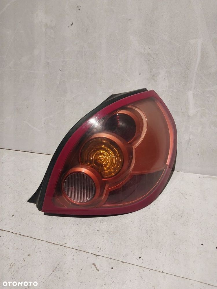 Nissan almera N16 N 16 lift prawa tylna lampa prawy tył HB hatchback