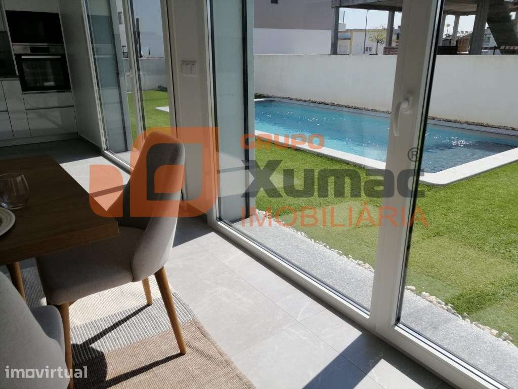 Fantástica Moradia T4 mobilada e com piscina para arrendamento! - Grande imagem: 2/21