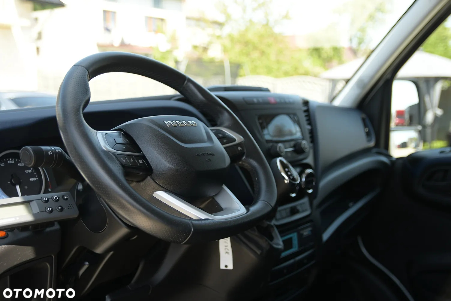 Iveco DAILY 35-180 HiMATIC Mroźnia +25/-25 * 7 PALET * THERMO KING V300 MAX * Salon PL - 23