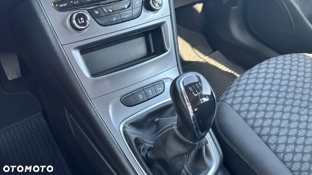 Opel Astra 1.2 Turbo Edition - 24