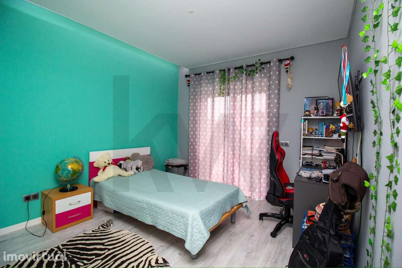 Moradia V4 + 1 com Piscina, Garagem e Anexo | Almeirim - Grande imagem: 2/46