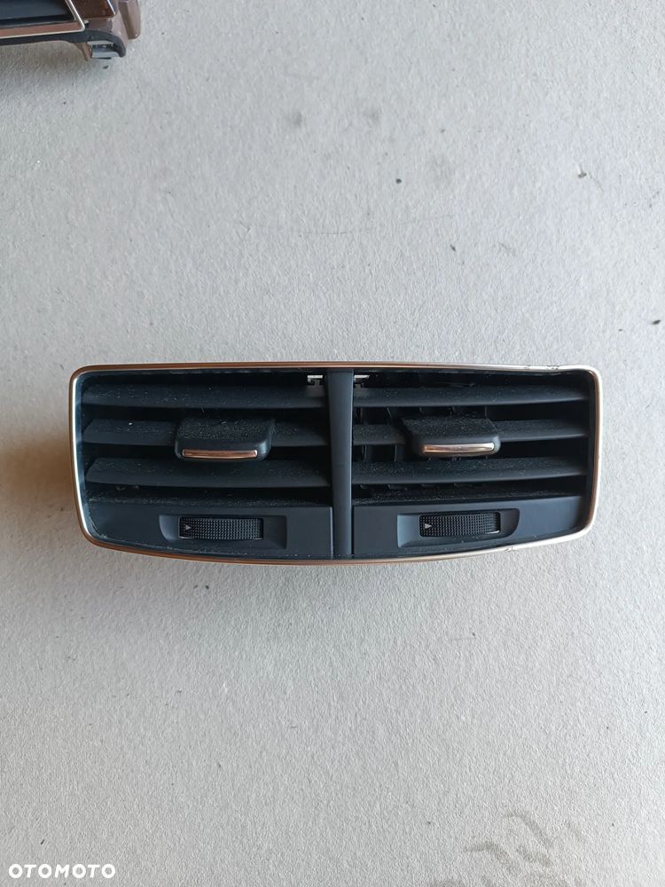 Audi A8 D4 kratka nawiewu tył tylna 4H0819203A - 1