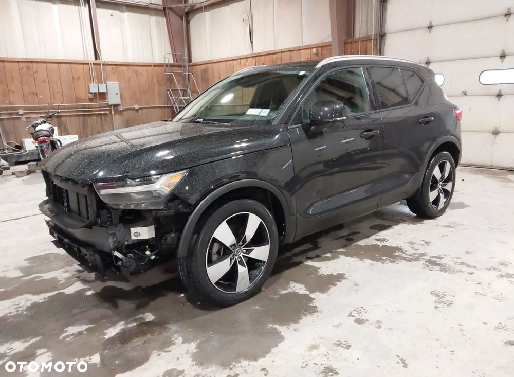 Volvo XC 40 T5 AWD Momentum - 2