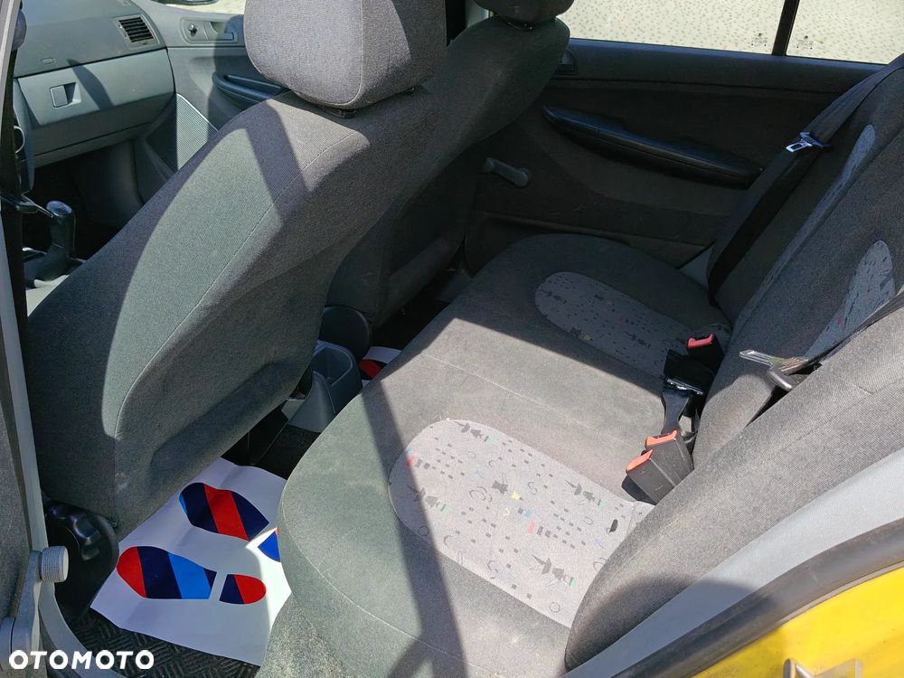 Skoda Fabia 1.2 HTP Sport - 11