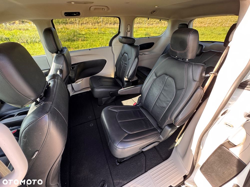 Chrysler Pacifica - 10