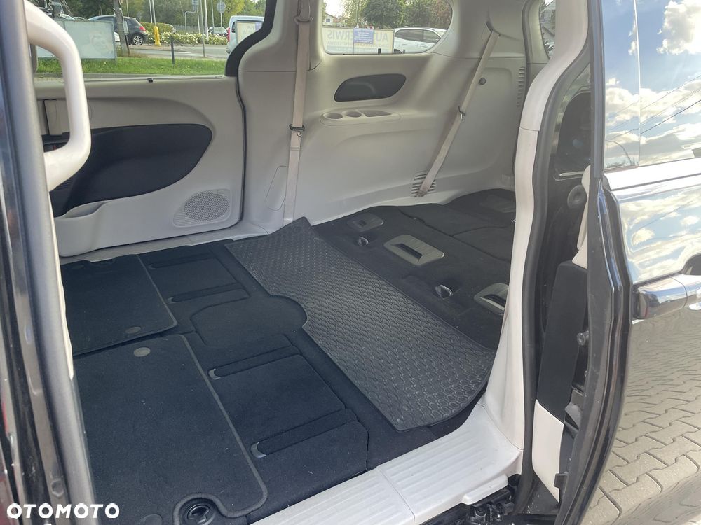 Chrysler Pacifica - 22