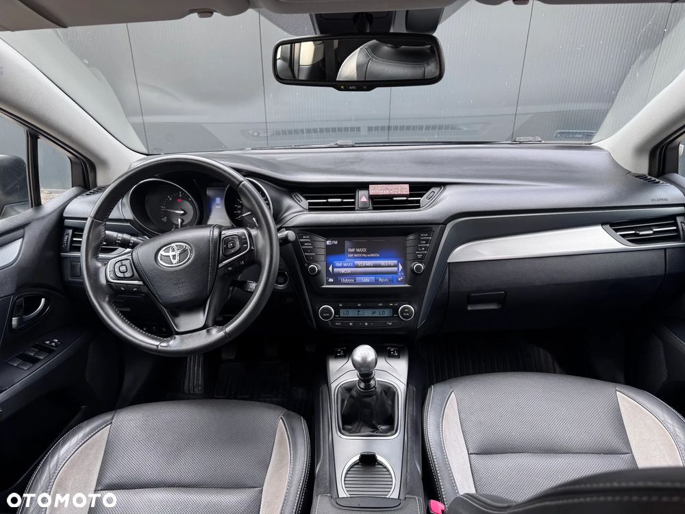 Toyota Avensis 2.0 D-4D Premium - 16