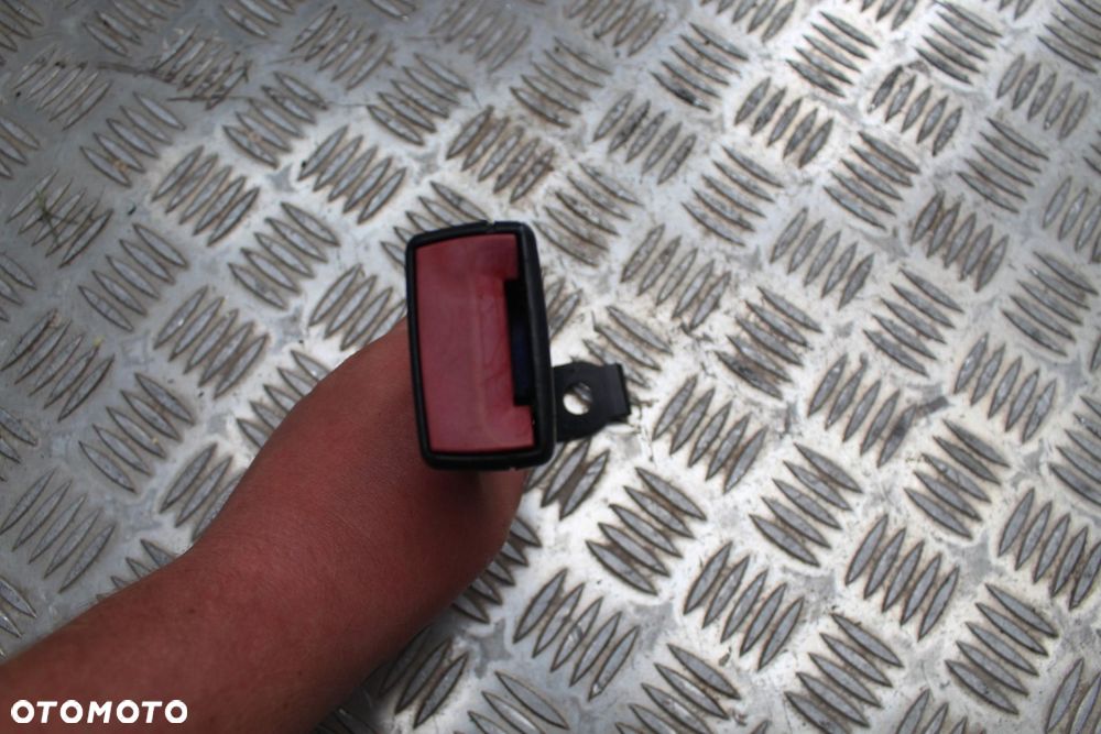 ZAPINKA PASA LEWY TYŁ OPEL ASTRA H 13128018 - 2