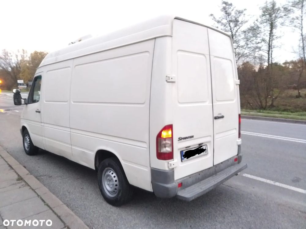 Mercedes-Benz Sprinter - 2