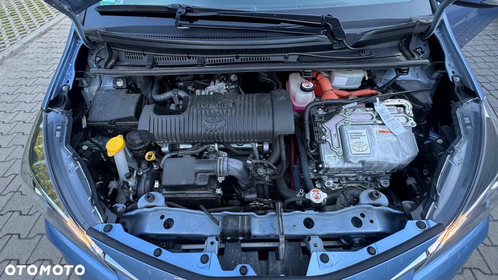 Toyota Yaris Hybrid 100 Business Edition - 24