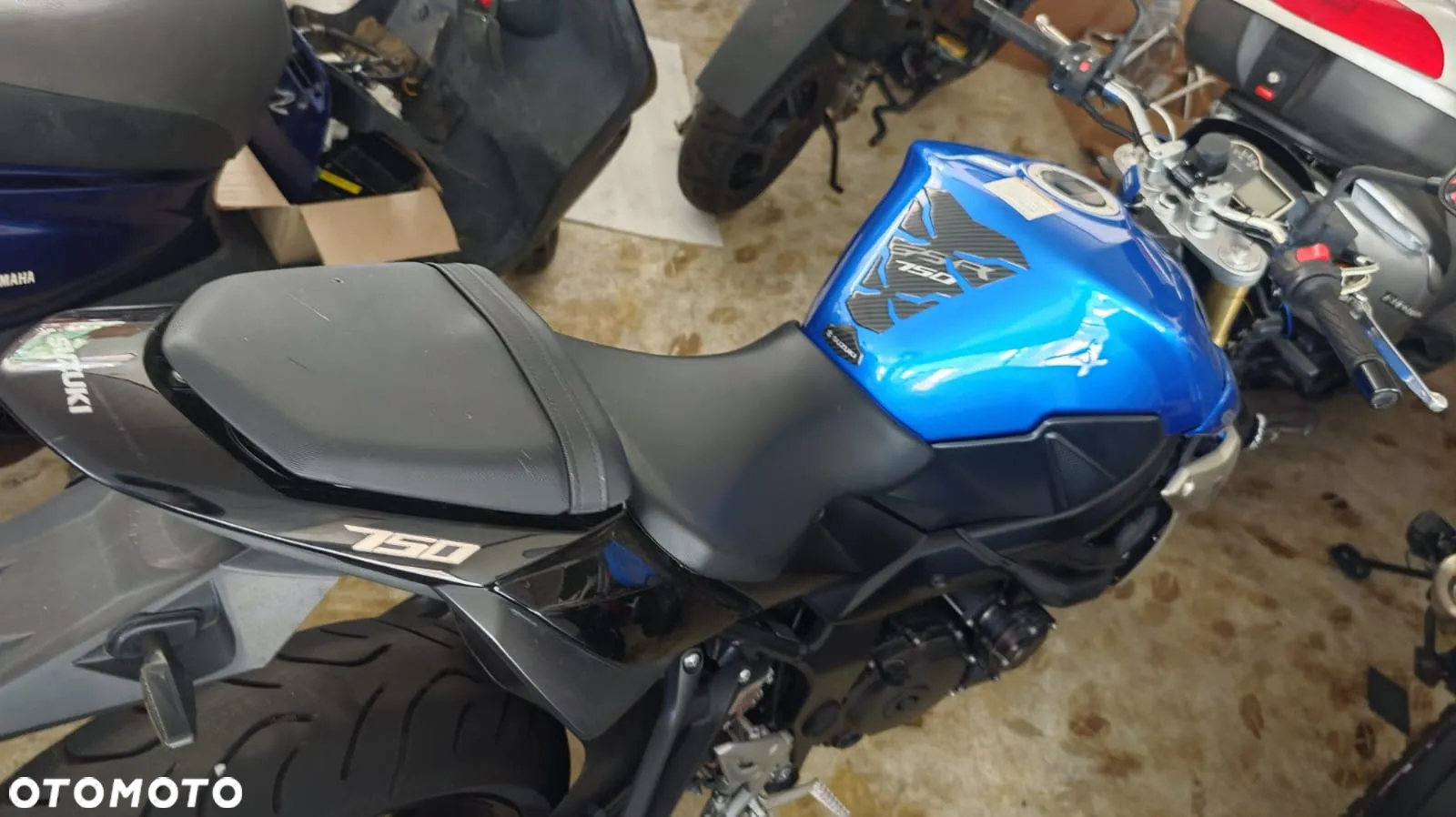 Suzuki GSR - 3