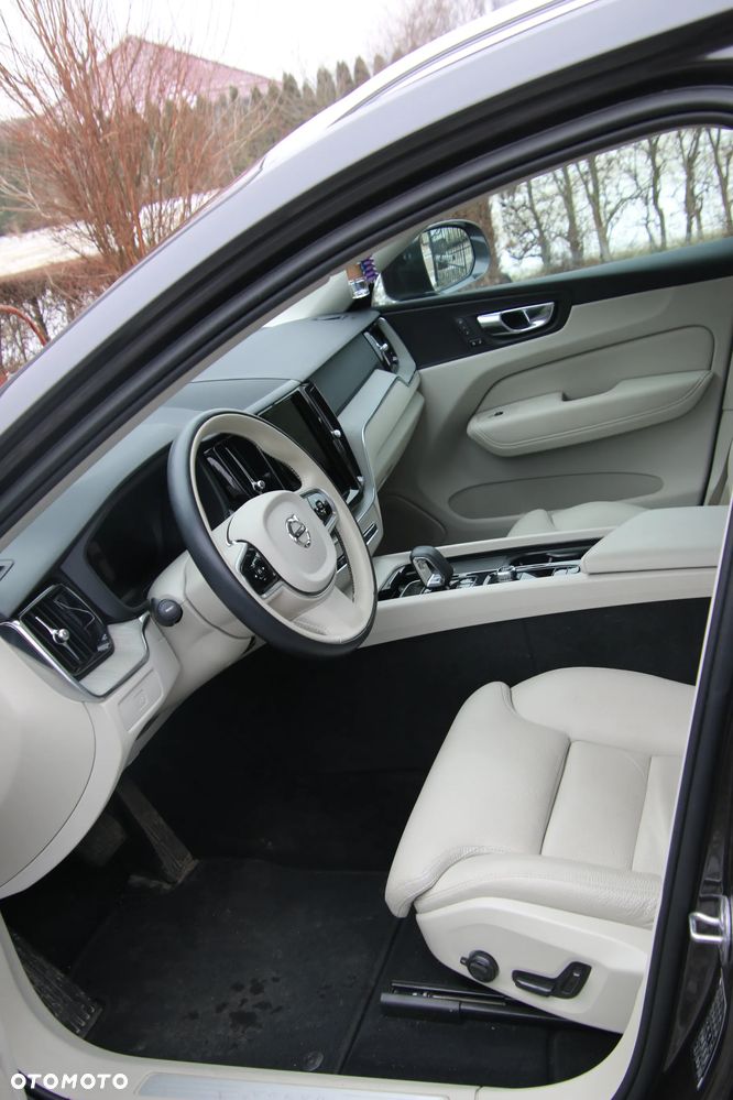 Volvo XC 60 B4 D Plus Bright - 18