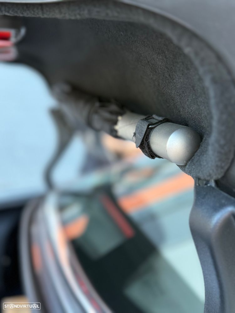 Aston Martin Vanquish - 11