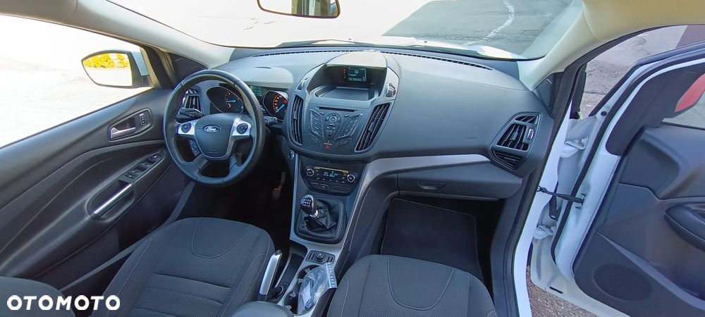 Ford Kuga 2.0 TDCi 2x4 Titanium - 22