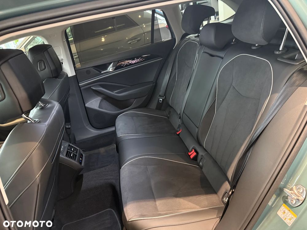 Volkswagen Passat 2.0 TDI SCR Elegance DSG - 23