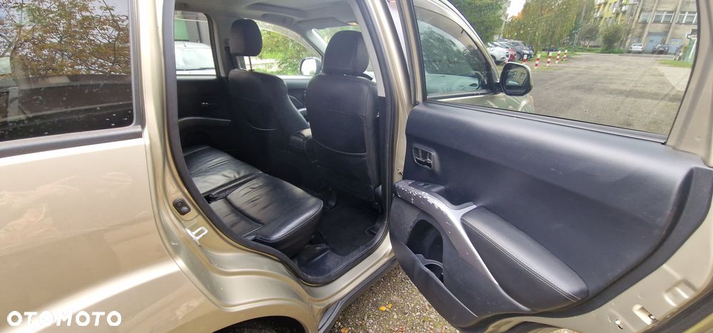 Mitsubishi Outlander 2.2 DI-D 4WD Instyle - 16