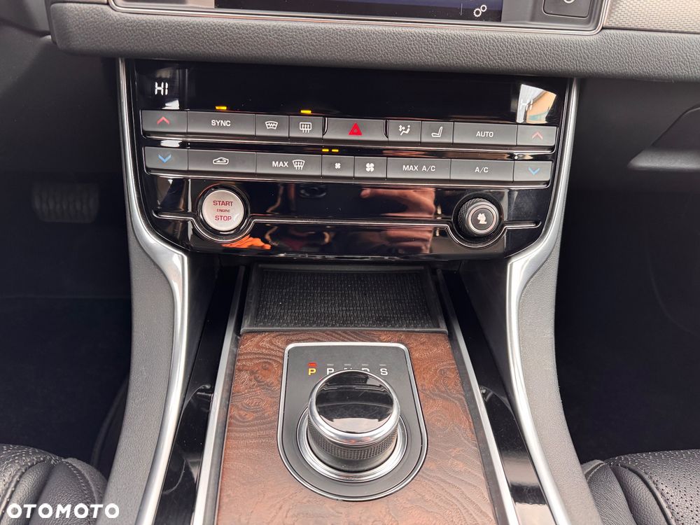 Jaguar XF 20d Prestige - 19