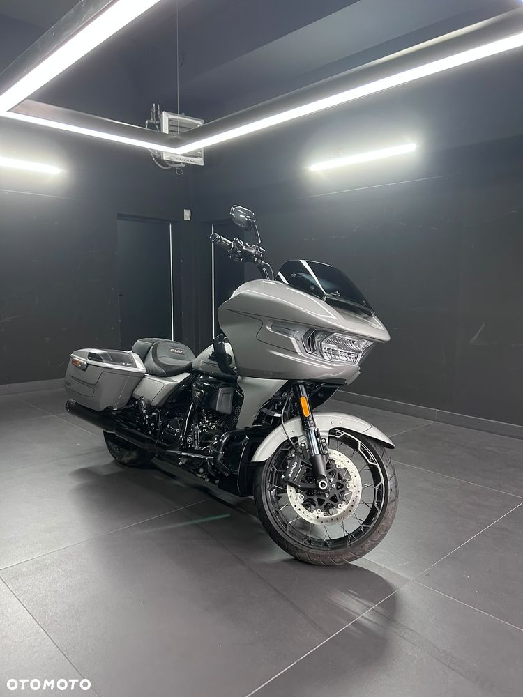 Harley-Davidson Touring Road Glide - 2
