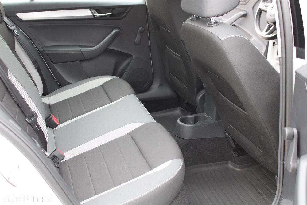 Skoda RAPID - 12