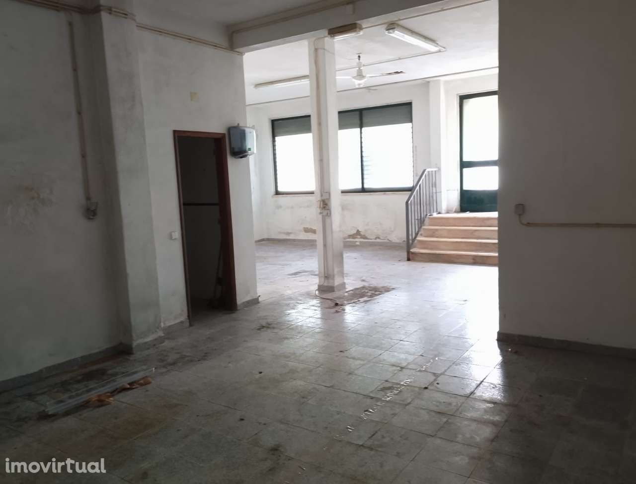 Loja de 82 m² no Linhó - com potencial para habitação - Grande imagem: 3/9