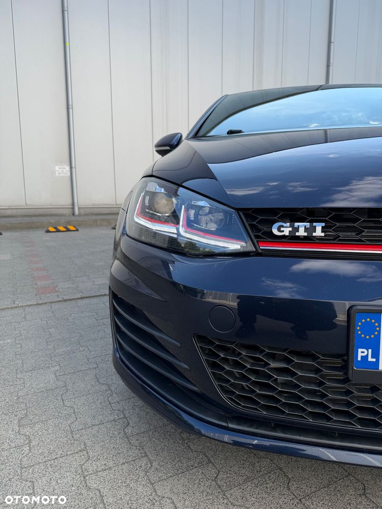 Volkswagen Golf - 24